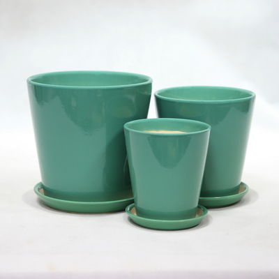 家庭 の 装飾 に 用い られる 輝く 陶器 の 装飾 器