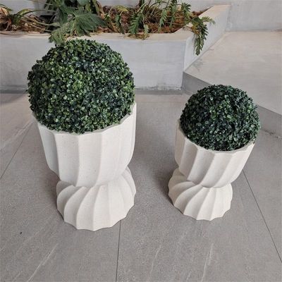 繊維 粘土 の 丸い 植樹 器 で 織り た 表面 と 天候 に 耐える 材料 を 備えた 現代 型 植樹 器