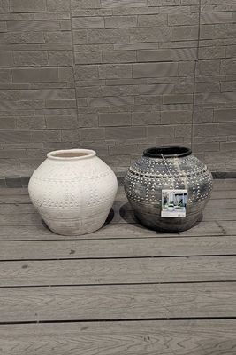 丸みを帯びた強化粘土プランター、庭のニーズに耐久性と機能性を提供