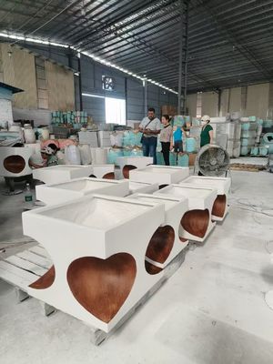 白の長方形 - ハート型切り抜き付きファイバークレイプランター 軽量で耐久性があり、メンテナンスが容易な植木鉢 ホリデーヴィラ オフィス装飾 庭の造園プロジェクト